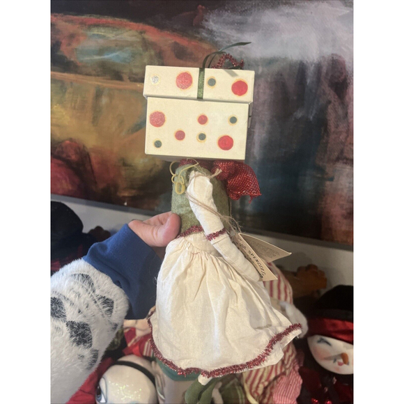 Benny Box Christmas Doll With Opening Present New Gathered Traditions - Picture 5 of 6
